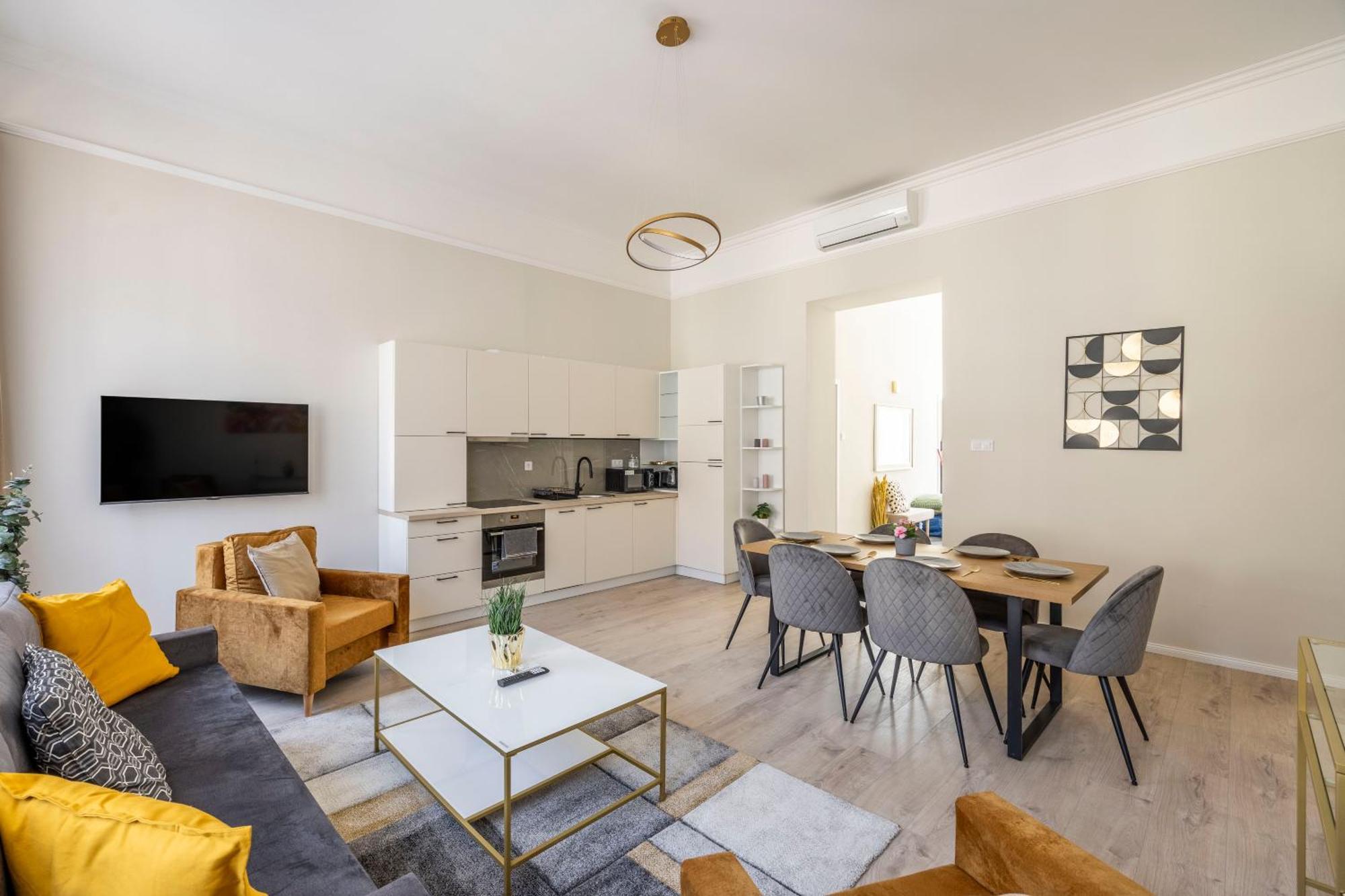 Deluxe I36 Center With 4bedrm, 2bathrm Apartament *